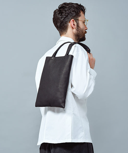 MR.OLIVE E.O.I / WATERPROOF WASHABLE LEATHER FLAT TOTE BAG(MEDIUM)