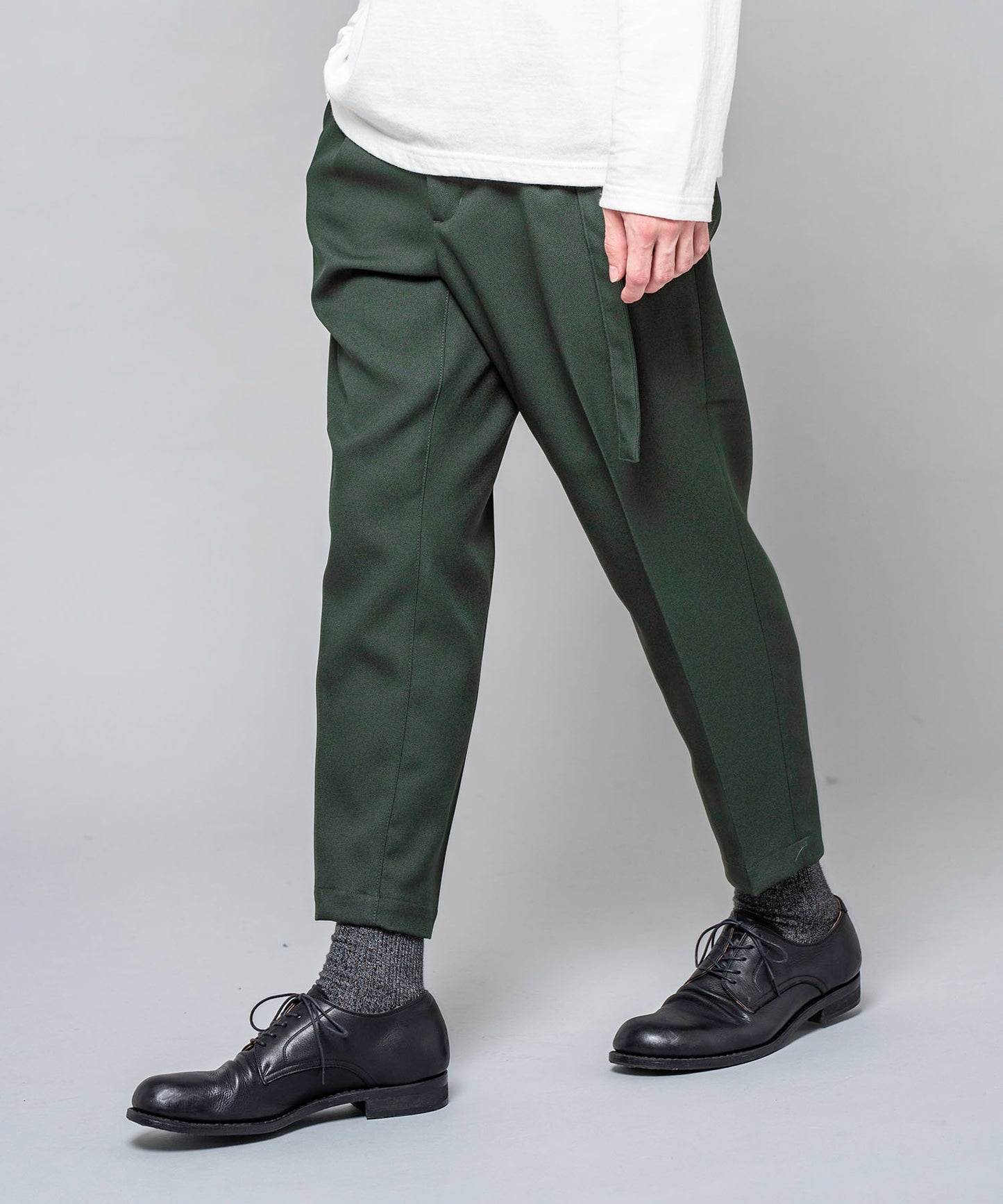 MR.OLIVE / RETRO POLYESTER TWILL / BELTED WIDE TAPERED PANTS