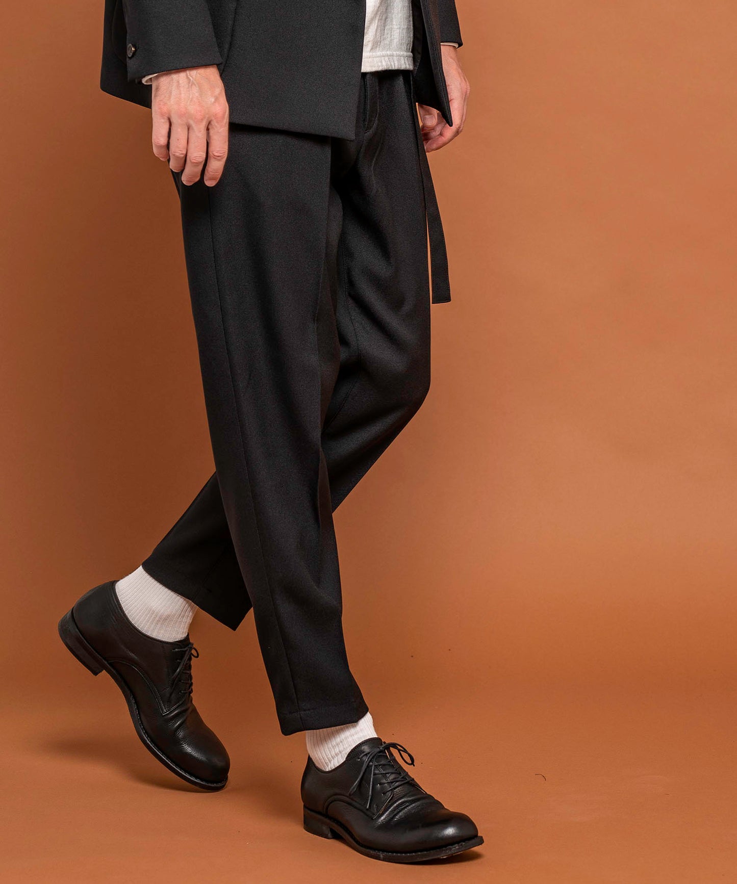 MR.OLIVE / RETRO POLYESTER TWILL / BELTED WIDE TAPERED PANTS