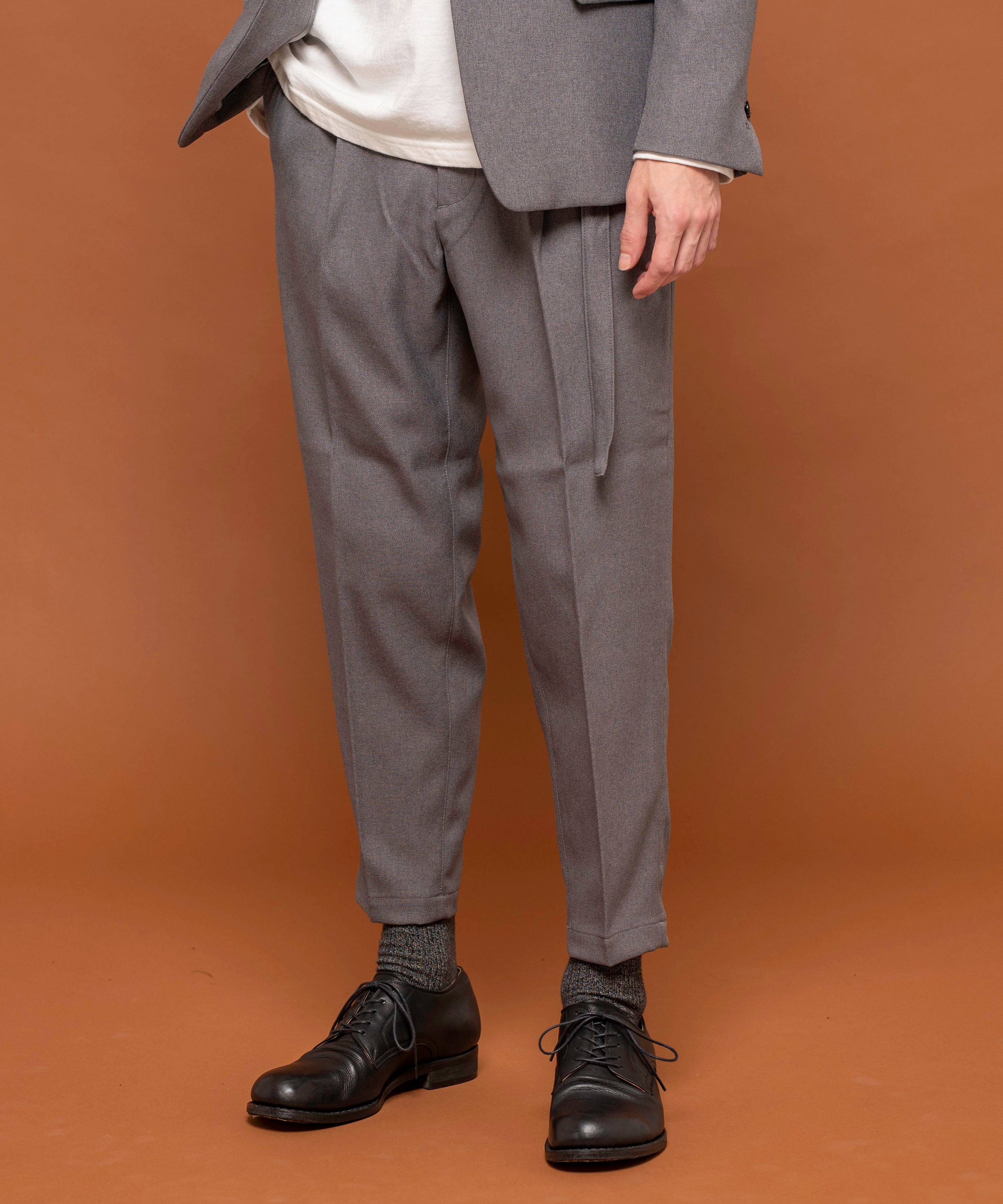 MR.OLIVE / RETRO POLYESTER TWILL / BELTED WIDE TAPERED PANTS